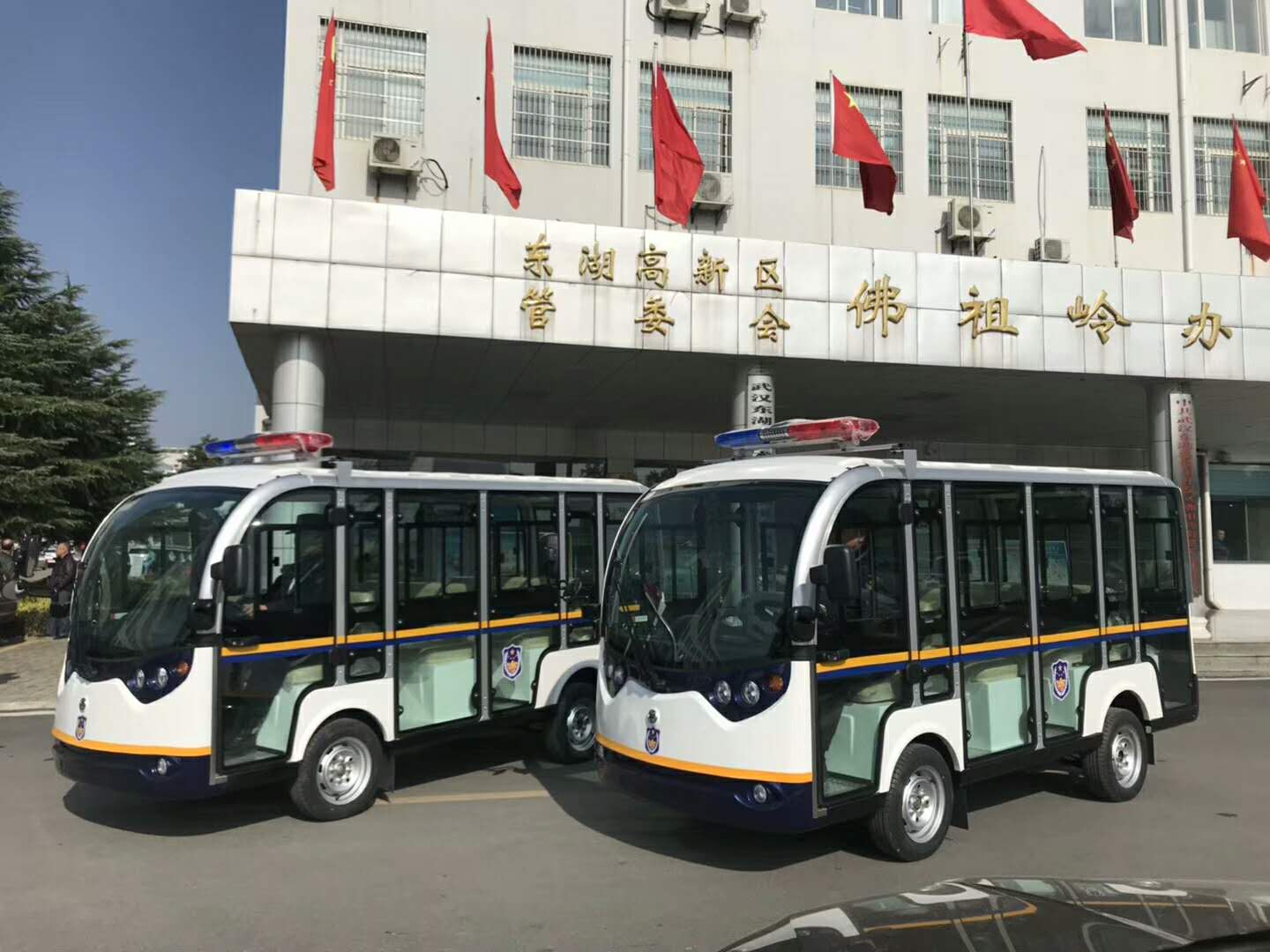 11座封閉巡邏車（側(cè)面）